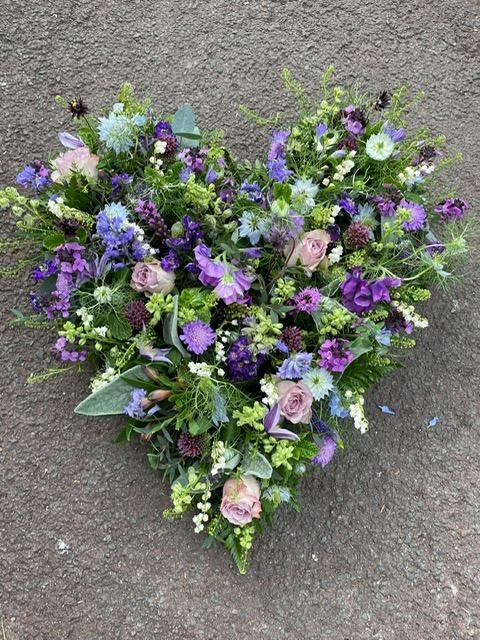 DAINTY GARDEN HEART
