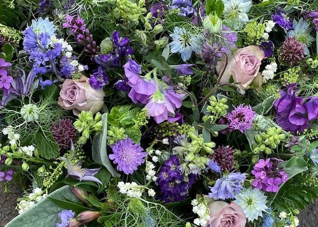 DAINTY GARDEN HEART