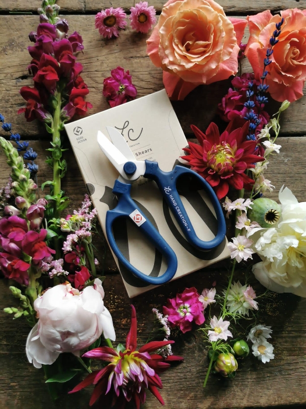 SCISSORS FOR FLOWERS