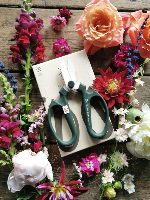 SCISSORS FOR FLOWERS