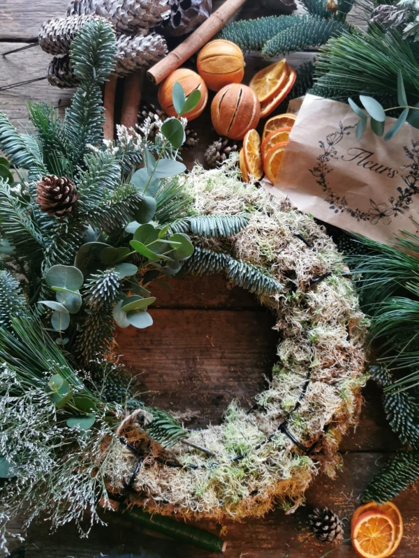 MAKE YOUR OWN FESTIVE WREATH