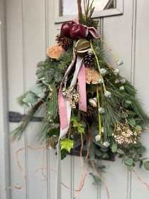 CHRISTMAS DOOR SWAG